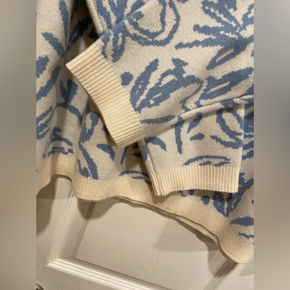 NWT Tahari Size 2X Light Blue Cream Floral Soft Plush Knit Crew Neck Sweater - Picture 4 of 13
